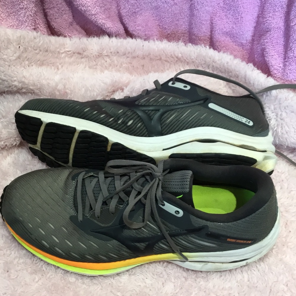 Mizuno Men's Gray Athletic Running Shoes with Neon Green & Orange Trim